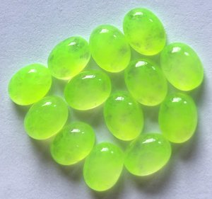 Lote de 5 Cabujones Ovalados de Jade Verde Lima de 6x8mm, Piedras Preciosas Naturales Sueltas Pulidas para Joyería y Manualidades - Product Image 6