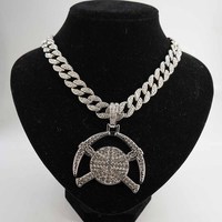 Cadena cubana de aleación de zinc con diamantes de imitación y colgante de aro de baloncesto dorado para hombre, estilo hip hop urbano.