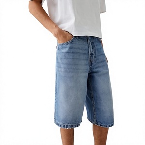 Shorts Bermuda en jean bleu clair uni pour homme, taille mi-haute, fermeture boutonnée, coupe décontractée ample, jambe large, longueur genou - Product Image 1