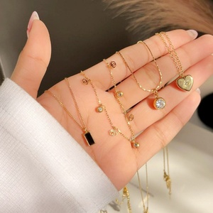 Joyería de Moda al por Mayor, Collares con Colgante de Corazón de Acero Inoxidable con Circonita Cuadrada y Baño de Oro de 18k para Mujer - Product Image 1