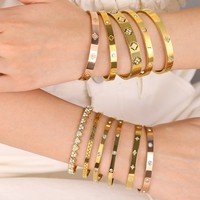 Bracelet jonc ouvert classique en acier inoxydable plaqué or 18 carats, motif cœur et fleur, inaltérable, pour femme, idéal pour cadeau de fête