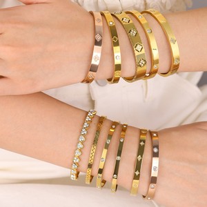 Bracciale Classico a Forma di Cuore e Fiore, Placcato in Oro 18K, <span class=keywords><strong>Acciaio</strong></span> <span class=keywords><strong>Inossidabile</strong></span>, Braccialetto Aperto da Donna, Gioiello per Feste e Regali - Product Image 1