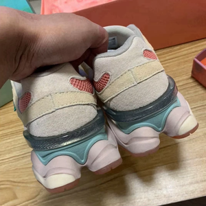 Nouvelles chaussures de sport respirantes pour femmes 9060 - Design luxueux, chaussures décontractées avec semelle épaisse respirante. - Product Image 4