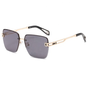 Gafas <span class=keywords><strong>de</strong></span> Sol Cuadradas UV400 para Mujer, Certificadas con el Estándar Global <span class=keywords><strong>de</strong></span> Reciclaje, Ideales para <span class=keywords><strong>Ferias</strong></span> y Conferencias al Aire Libre - Product Image 2
