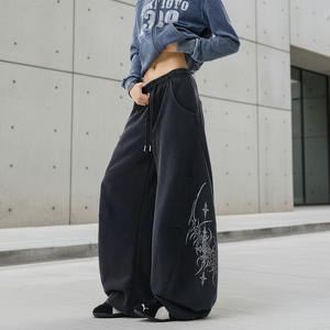 Pantalones de chándal anchos de lona estilo streetwear hip hop con cintura elástica y dobladillo ajustable para primavera - Product Image 2