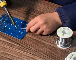 Aleación Eutéctica <span class=keywords><strong>de</strong></span> Grado Premium Sn63Pb37 para Reparación y Retrabajo <span class=keywords><strong>de</strong></span> Electrónica <span class=keywords><strong>de</strong></span> Precisión, Alambre <span class=keywords><strong>de</strong></span> Soldadura <span class=keywords><strong>de</strong></span> <span class=keywords><strong>Estaño</strong></span> y <span class=keywords><strong>Plomo</strong></span> - Product Image 5