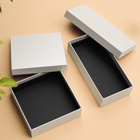 Boîte cadeau en carton rigide noir extra-robuste avec couvercle et base, embossage, grandes/petites tailles, emballage neutre, vente en gros