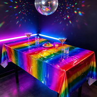 Nappe jetable en PE à dégradé arc-en-ciel brillant avec finition métallisée, attrayante pour la décoration de fête