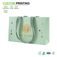 Tas Belanja Kertas Hijau Mint Kustom dengan Monogram Paris Foil Emas dan Motif Bunga untuk Kemasan Ritel Merek Mewah Grosir dalam Jumlah Besar