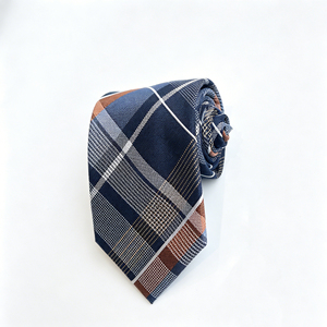 <span class=keywords><strong>Cravate</strong></span> personnalisable pour <span class=keywords><strong>homme</strong></span> en mélange de polyester à carreaux écossais bleu marine et <span class=keywords><strong>beige</strong></span>, idéale pour les occasions formelles ou décontractées. - Product Image 3