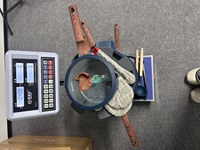 Ensemble de préparation haut de gamme pour événements : Lot de 21 ustensiles de cuisson forgés, comprenant une casserole à lait de 18 cm, des casseroles de 24-28 cm et une plaque à pizza de 28 cm, pour la préparation de grandes quantités.