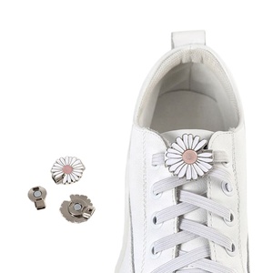 Lacets magnétiques sans nœud en forme de marguerite avec boucle métallique, élastiques et plats - Product Image 1
