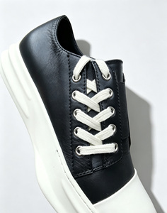 Chaussures en cuir véritable à enfiler, design à lanières, semelle en caoutchouc unique, chaussures décontractées - Product Image 1