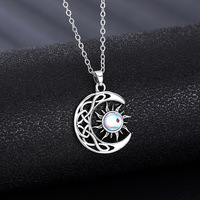 Colliers de femmes en forme de soleil et de lune avec pierre d'opale imitée Placage d'argent Colliers de pendentifs de mariage pour femmes
