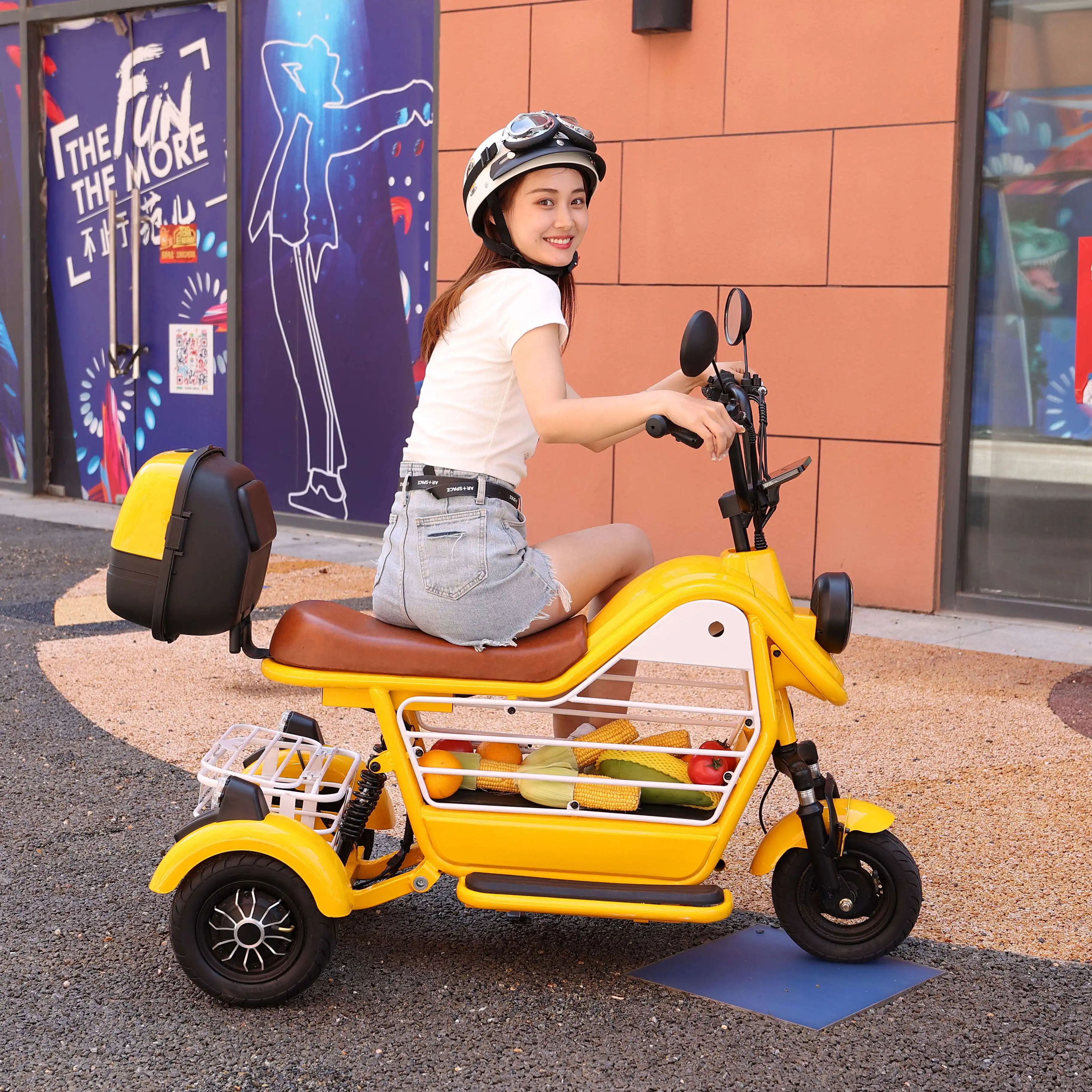 Comoda guida triciclo elettrico 3 ruote moto elettrica Display a LED mobilità Scooter 3 ruote moto elettrica aperta
