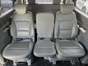 Comercial 2019 NEGRO, la Nueva Camioneta Grand Starex Diésel de 12 Plazas, Volante a la Izquierda, Cabina Ancha - Product Image 3