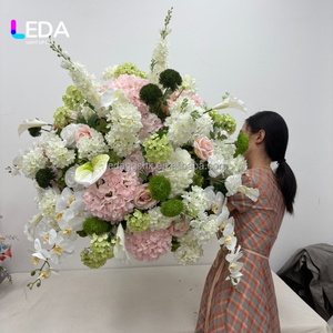 ดอกไม้ประดิษฐ์ LEDA รุ่น New Trend สีขาวเขียวผสมผสาน ทำจากผ้าไหม สำหรับตกแต่งงานแต่งงาน จัดเป็นลูกบอลดอกไม้ หรือเป็นของตกแต่งกลางโต๊ะสำหรับงานอีเว้นท์ต่างๆ - Product Image 6