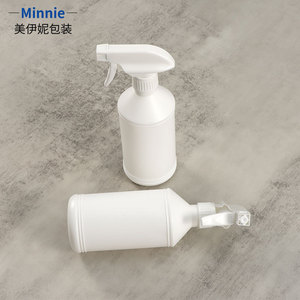 ขวดสเปรย์พลาสติกสีขาวมินนี่ ขนาด 500 มล. แบบกดมือ สำหรับการดูแลประจำวัน - Product Image 3