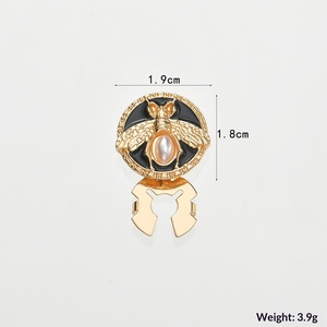 Gemelos de lujo ligero con diseño de abeja y cristales/diamantes de imitación en oro rosa, estilo europeo-americano, elegantes botones de camisa de moda. - Product Image 5