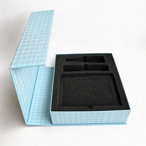 Boîte cadeau en carton en forme de <span class=keywords><strong>livre</strong></span> avec fermeture magnétique sur mesure, avec plateau en mousse - Product Image 1