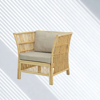 Fauteuil Alena en rotin, moderne, confortable, pour salon, chambre, salle à manger, élégant, durable, artisanal, relaxant