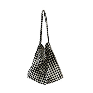 Bolso de mano unisex tipo clutch de hombro, tejido a mano, diseño ajedrez blanco y negro, para otoño/invierno, venta al por mayor, dos piezas, hecho a mano, estilo mensajero, ganchillo, para compras. - Product Image 1