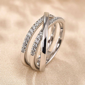 Anello a Tre Strati con Design a Linee Incrociate, Stile Minimalista per Donne - Product Image 4