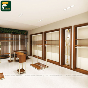 Présentoir contemporain pour magasin de vêtements avec panneau arrière incurvé et armoire de suspension pour vêtements - Product Image 4