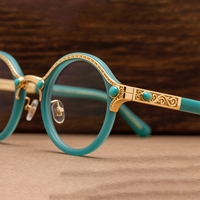 Lunettes de luxe œil-de-chat en filigrane d'or 18 carats avec accents turquoise et diamants, montures artisanales en acétate et métal