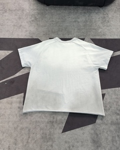 T-Shirt Streetwear Personalizzata con Lavaggio Vintage, Oversize, <span class=keywords><strong>Grafica</strong></span> Tipografica Audace e Design con Maniche Raglan - Product Image 2