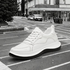 Chaussures de sport décontractées pour hommes en cuir de vachette double couche, rehaussantes de 8 cm, à semelle épaisse et respirantes, idéales pour l'été et la mode. - Product Image 2