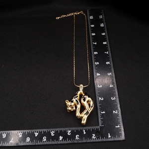 Collar con Colgante de Leopardo Chapado en Oro Zhuerrui, Collar de Cadena con Pantera con Manchas de Esmalte Negro para Mujer BK250257 - Product Image 2
