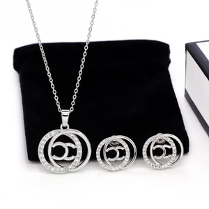 Vente en gros d'usine, <span class=keywords><strong>bijoux</strong></span> de mariage de luxe pour femmes, ensembles de colliers et de boucles d'oreilles, <span class=keywords><strong>acier</strong></span> <span class=keywords><strong>inoxydable</strong></span> plaqué or 18 carats - Product Image 2