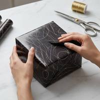 Glanzend vierkleurig bedrukt koperen cadeaupapier met Mbius-strip thema, zakelijke stijl, Valentijnsdag cadeauverpakking voor bloemenverpakkingen