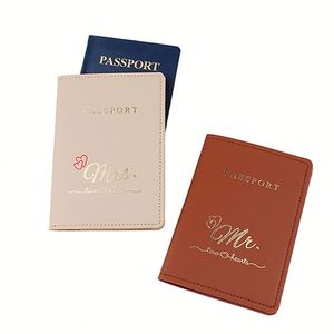 Venta al por mayor directa de fábrica: Elegante set de regalo de viaje de moda, estuche duradero de cuero PU para pasaporte, elegante funda para documentos, antirrobo e impermeable. - Product Image 1