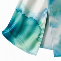 Robe midi grande taille en satin extensible 200 GSM avec imprimé aquarelle, col bénitier et fente latérale, collection Resort OEM 1X-5X