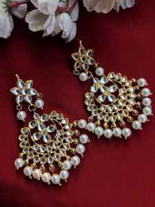 Boucles d'oreilles pendantes ethniques modernes en alliage avec perles, design artistique en pierre, ajustement confortable pour les tenues festives, bijoux de mariée, style de fête - Product Image 3