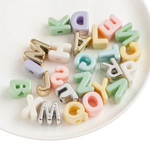 Perles en plastique acrylique UV irisées à grand trou 16*20mm, lettres de l'<span class=keywords><strong>alphabet</strong></span>, pour chaîne de téléphone portable et porte-clés DIY - Product Image 5