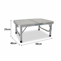 Ensemble de table et chaises pliantes d'extérieur modernes en aluminium avec design rectangulaire style villa et aspect bois