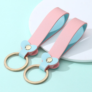 Dragonne de poignet en similicuir bicolore avec connecteur à rivets en forme de cœur mignon et porte-clés métallique minimaliste - Product Image 2