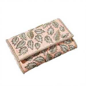 Pochette rose à perles et feuilles, sac à main brodé pour mariage et soirée - Product Image 1