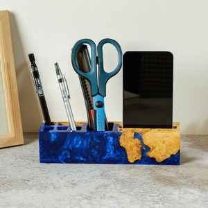 Porte-stylo artisanal en résine et bois par Resin Craft, conçu pour des bureaux bien organisés et une décoration de table haut de gamme - Product Image 5