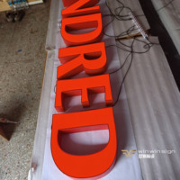 Lettres LED en acrylique rouge de qualité supérieure, avec bordure enveloppée et éclairage frontal |   Fabricant de panneaux d'intérieur haut de gamme, directement du fabricant