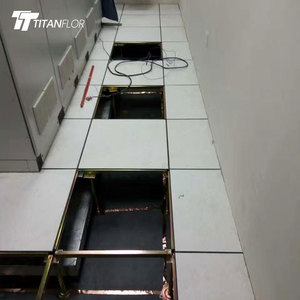 Panneaux de <span class=keywords><strong>sol</strong></span> surélevé en acier antistatique haute résistance Titan à <span class=keywords><strong>prix</strong></span> d'usine pour centre de données, salle de serveurs, hôpital, atelier - Product Image 1