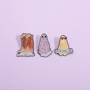 Broche originale motif <span class=keywords><strong>de</strong></span> dessin animé Accessoire chapeau <span class=keywords><strong>de</strong></span> cowboy avec insigne <span class=keywords><strong>de</strong></span> bottes à fleurs Plaquage nickel noir Gravure numérique imprimée - Product Image 1