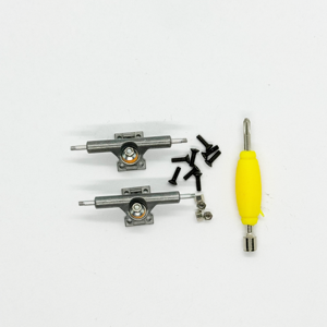 Venta al por mayor de mini patinetas de dedo de 32 mm de aleación de color natural con trucks de aleación para fingerboard - Product Image 3