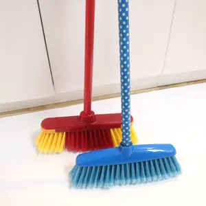 时尚中国软塑料扫帚制造商廉价清洁地板扫帚头批发户外室内扫帚出售