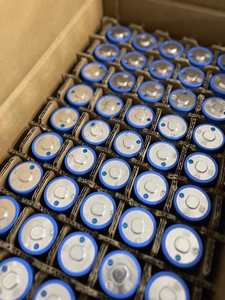 แบตเตอรี่ Lifepo4 ทรงกระบอก รุ่นใหม่ C40 40135 22ah 50ah ได้รับมาตรฐาน CE 3.2V 20a 3C EV E C40 IFR 20AH เซลล์ 40135 Lifepo4 - Product Image 6