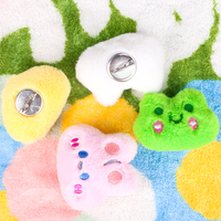 Personnalisé mignon bête magique petit démon dessin animé poupée tissu doux peluche peluche insigne broche broche broche