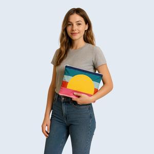 Pochette de voyage Royal Fair personnalisée bicolore en nylon recyclé pour cosmétiques et fournitures scolaires, idéale pour les étudiants et les escapades de week-end - Product Image 3